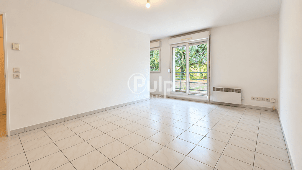 Lens – T2 avec balcon et parking – 1er étage