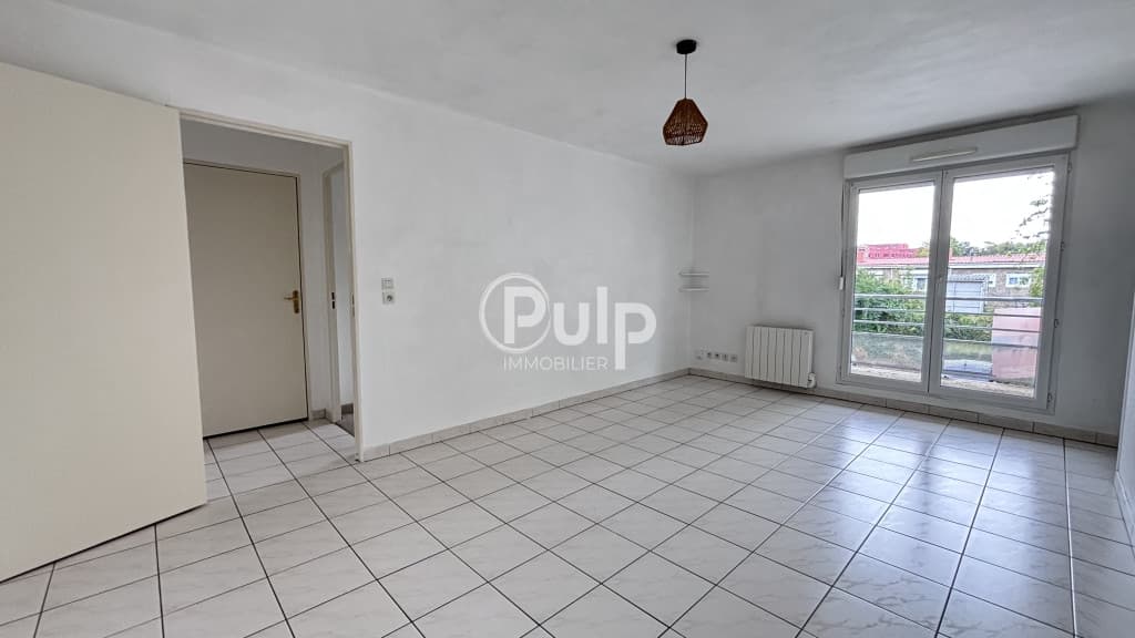 Lens – T2 avec balcon et parking – DPE C – 1er étage