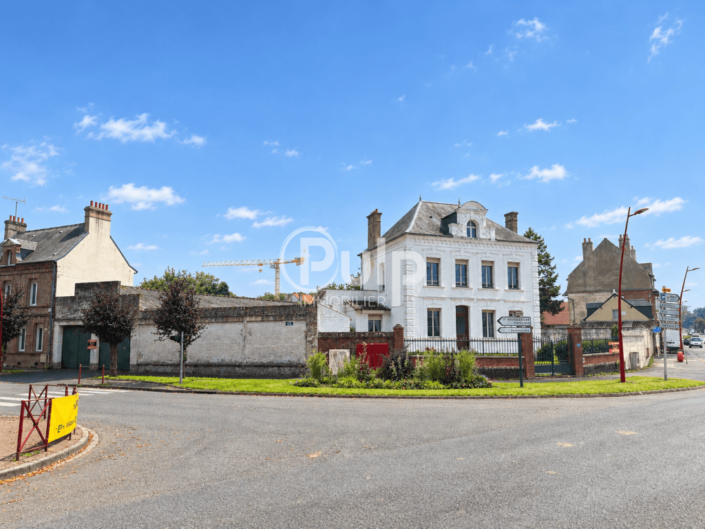 Maison de maître avec hangar de plus de 180 m² au cœur de Hesdin-la-Forêt