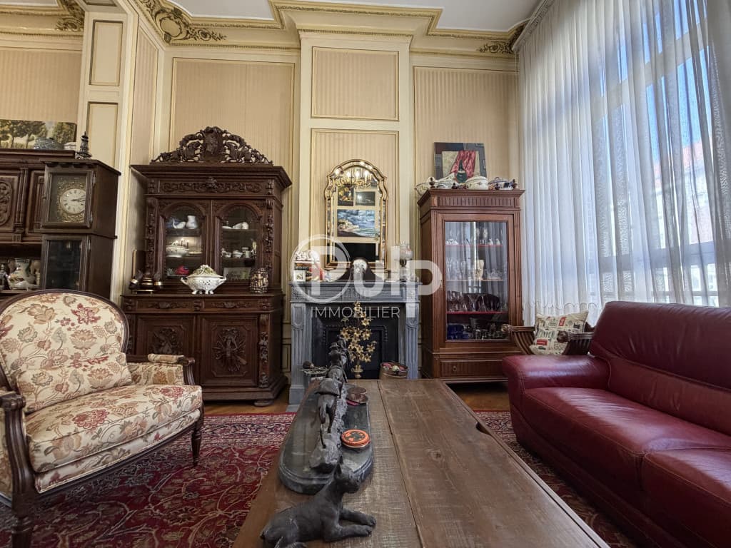 Hénin-Beaumont – Maison bourgeoise de caractère – 260 m² – 7 chambres – Jardin & dépendance