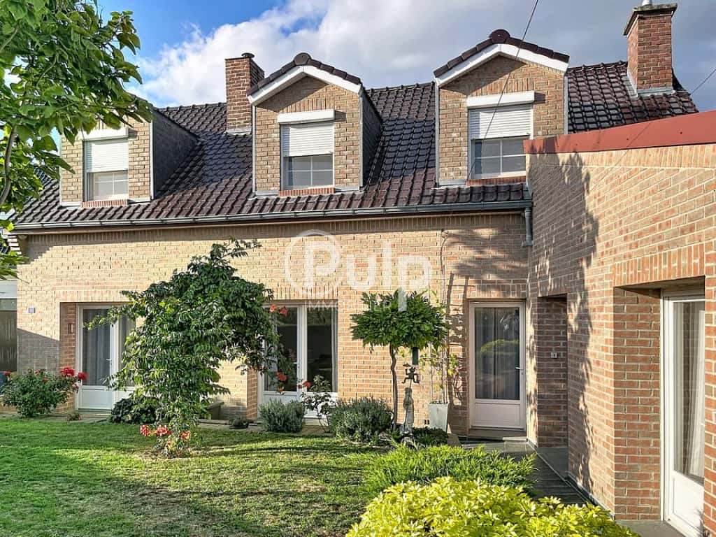 Bien d’exception – Double habitation, parc boisé et plan d’eau rare sur le secteur !