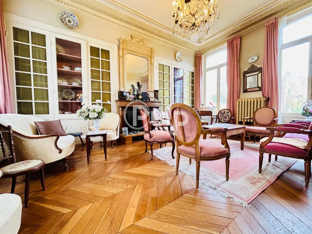 Une maison bourgeoise à Arras : cachet et volume pour moins de 500 000 €